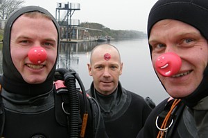 MCDOS Tim O'Neil and Soapy Watson flank WO(D) Yorky Harran